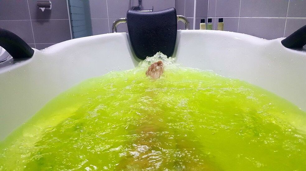 Baño de piñeiro contra a prostatite